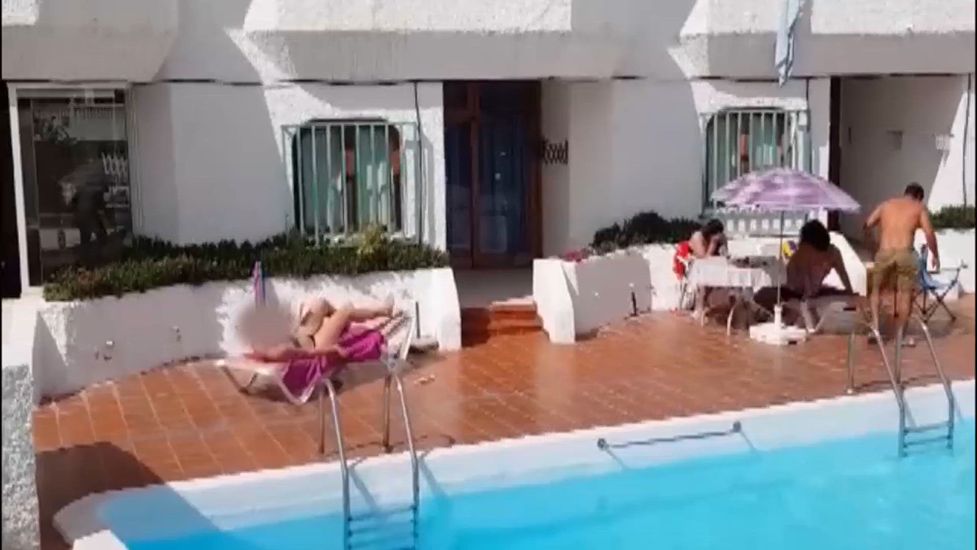'Video thumbnail for Poolparty in Coronazeiten'