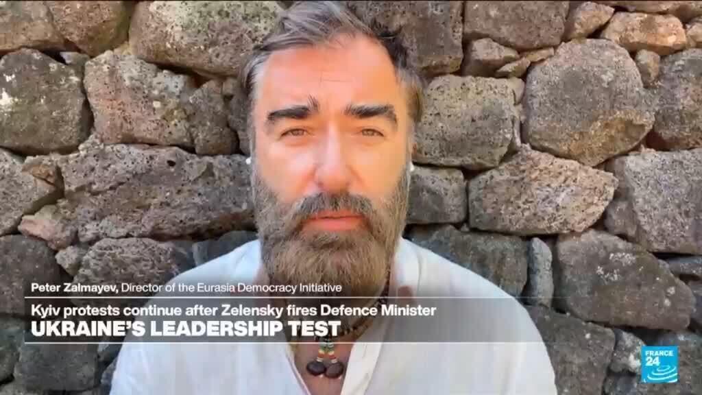 Video thumbnail for Ukrainians back ousted defence minister as political crisis brews