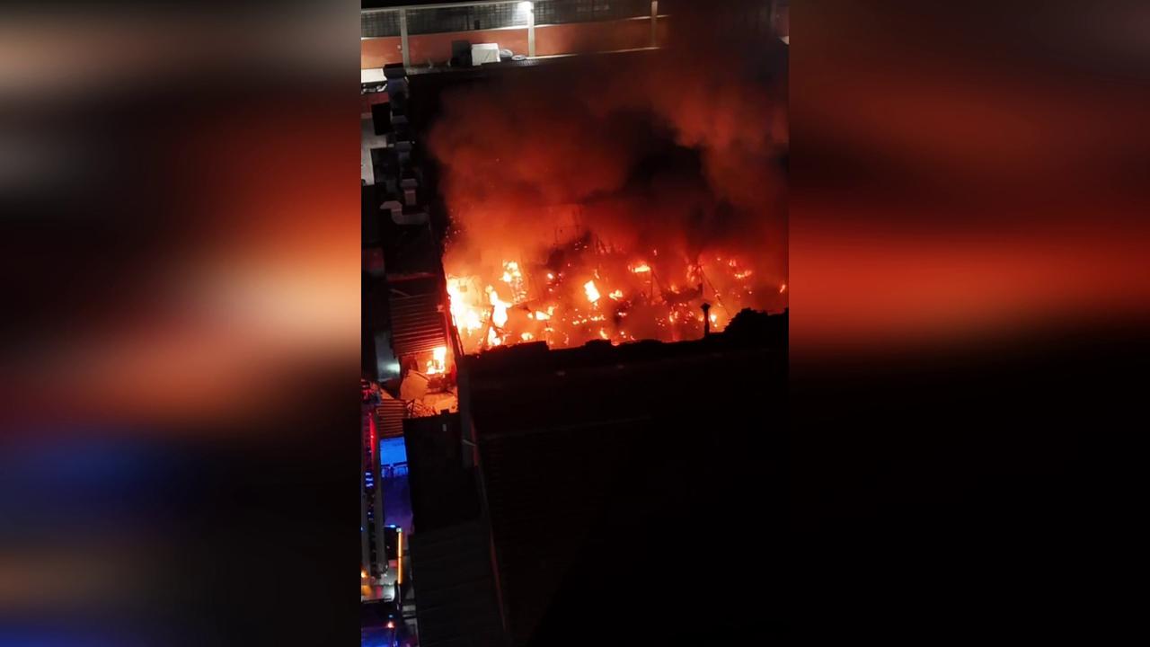 Video thumbnail for Italy: Fire Erupts Overnight Inside Garage Building Near Milan.
