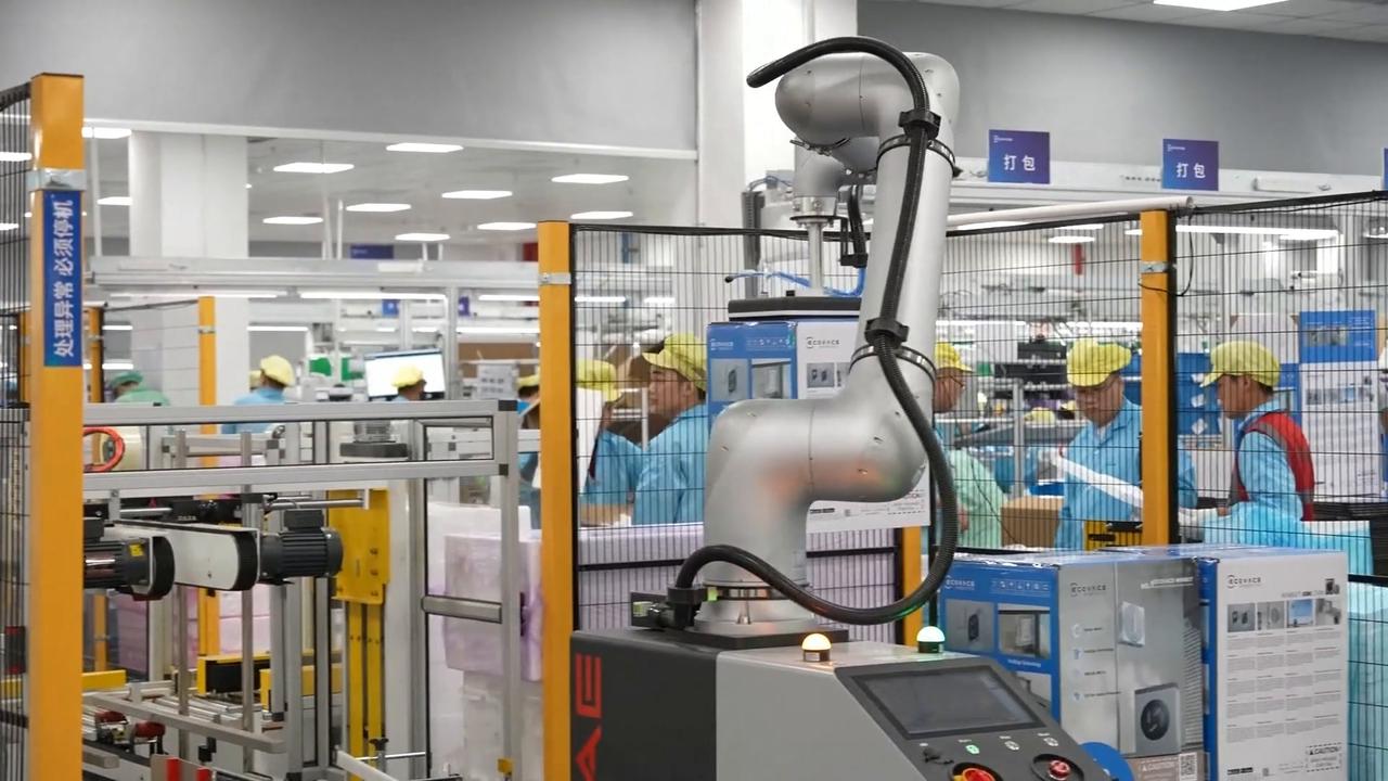 Video thumbnail for China: Robots, AI, innovative drugs drive China's export.