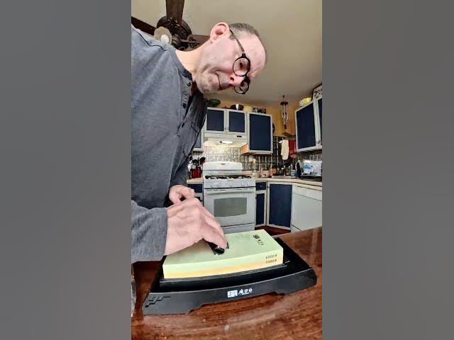 Video thumbnail for Sharpening knives