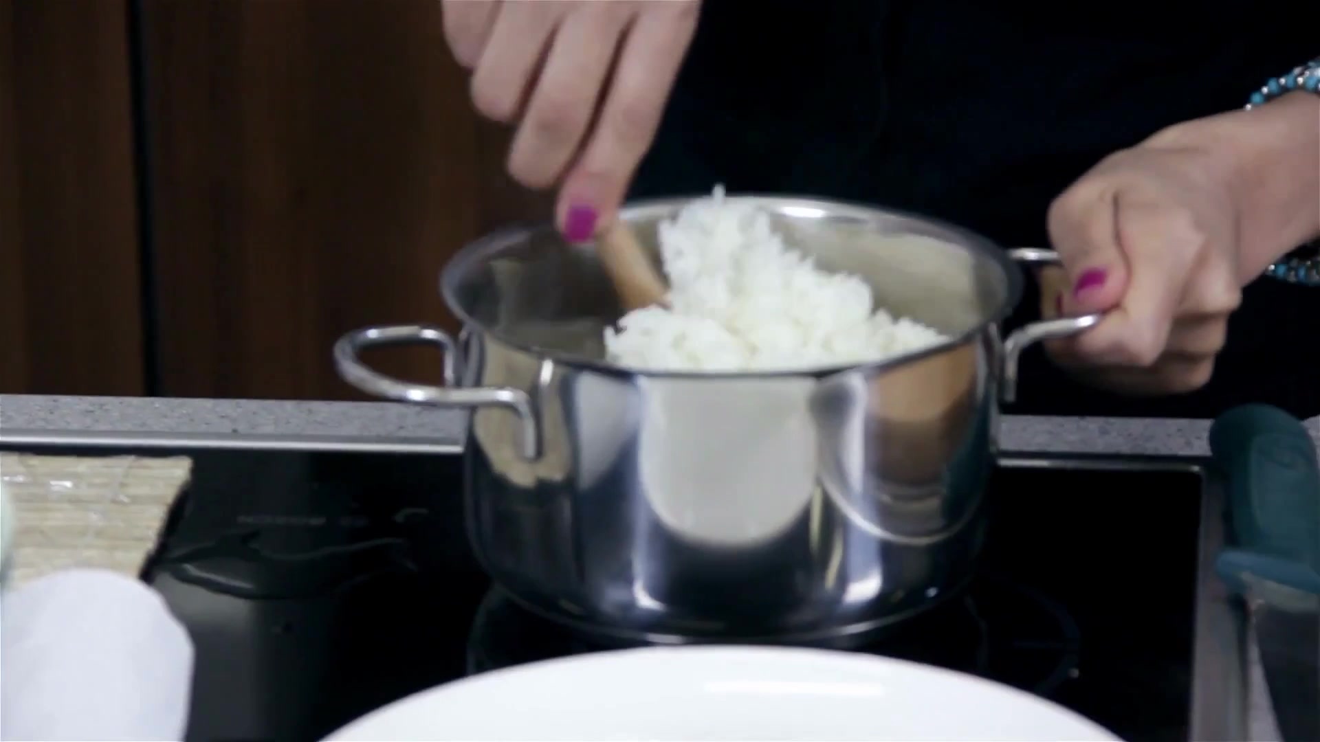 Video thumbnail for We Finally Know What Makes Takeout Fried Rice So Delicious