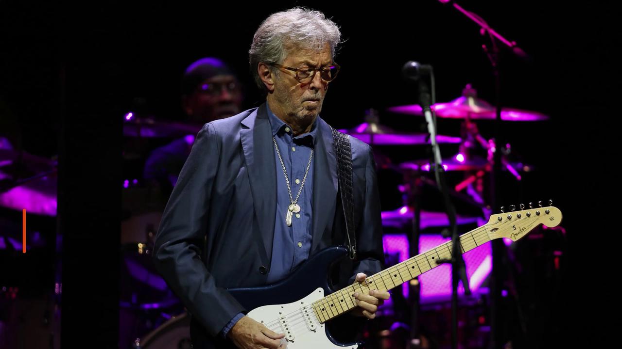 Video thumbnail for Heurté par un vinyle, Eric Clapton écourte son concert à Madrid.