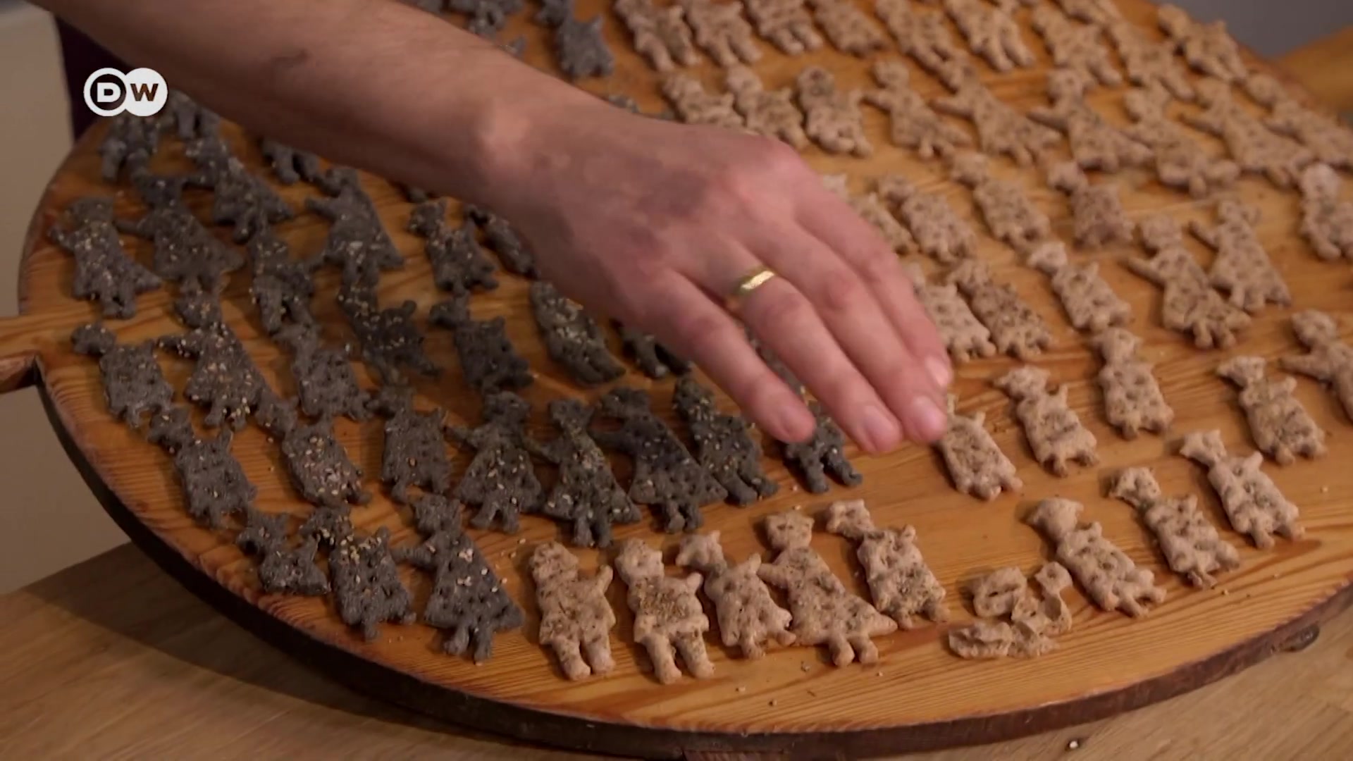 Video thumbnail for Crispbread from Sweden ¦ What bread reveals about the EU ¦ European politics explained (1080p 25fps H264 128kbit AAC)