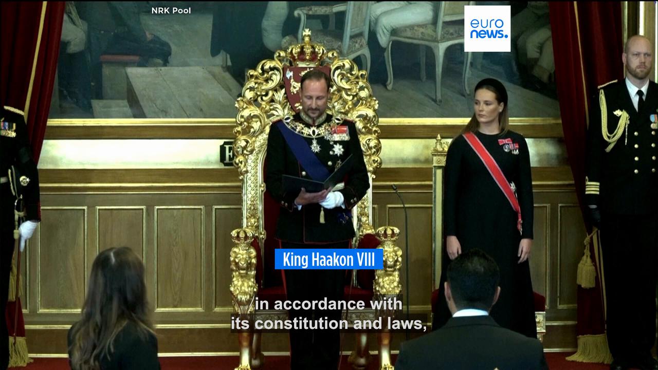 Video thumbnail for 'So help me God': Norway's King Haakon VIII swears oath of allegiance to constitution