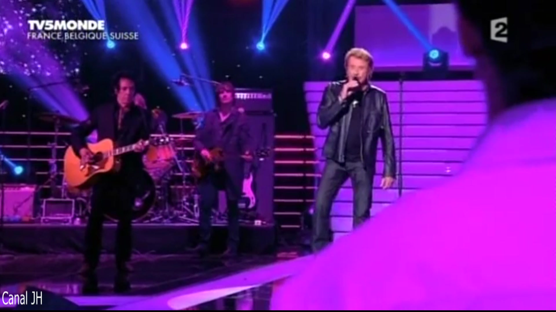 'Video thumbnail for Johnny Hallyday - Un jour l'amour te trouvera - 2013'
