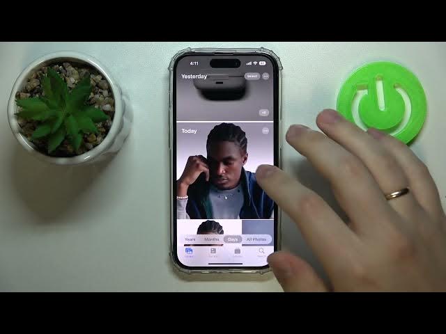 Video thumbnail for How to Hide Photos on the iPhone 14 Series Device - Plus / Pro / Pro Max
