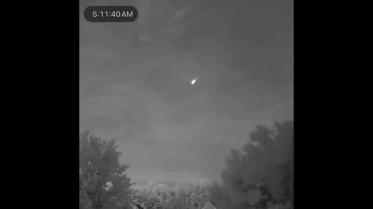 Video thumbnail for US: Witnesses Report Possible Meteor in Sky Over Western New York.