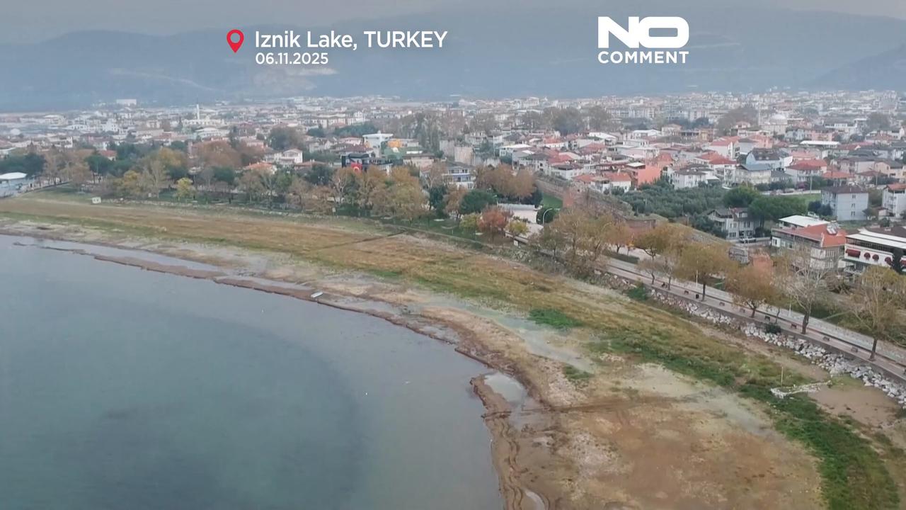 Video thumbnail for Turkey's Lake Iznik drying rapidly as water levels drop 350 meters