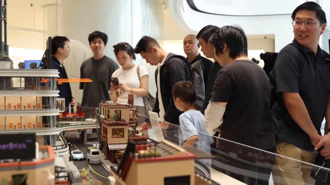 Video thumbnail for China: China's high-tech 3D printers see expanding applications, capture 90 pct of global market share.
