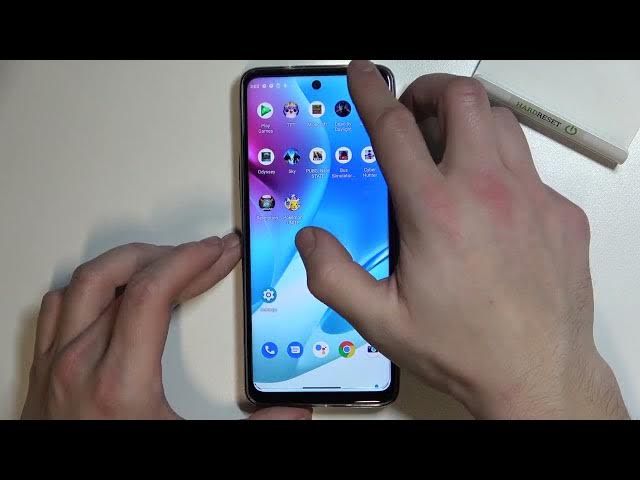 Video thumbnail for How to Use Camera Flash as Flashlight on Motorola Moto G60S - Operate Flashlight