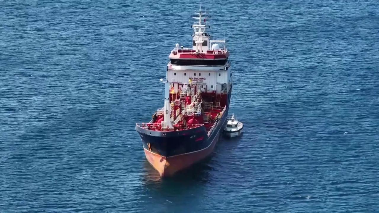 Video thumbnail for Türkiye: Commercial vessel ALSU remains anchored off Silivri following Marmara Sea collision (2).