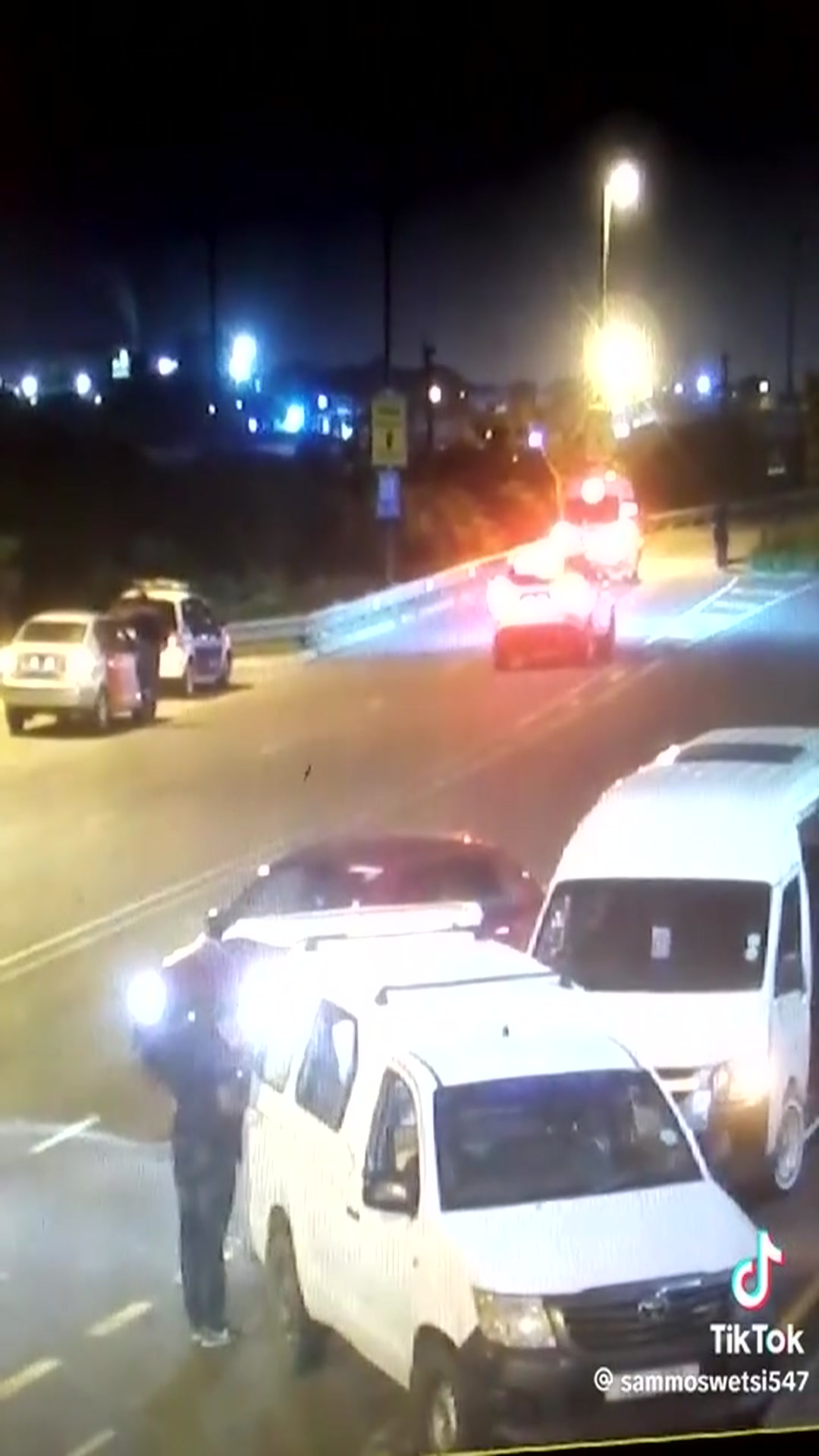 Video thumbnail for Traffic cop hit at high speed after misjudging vehicles distance