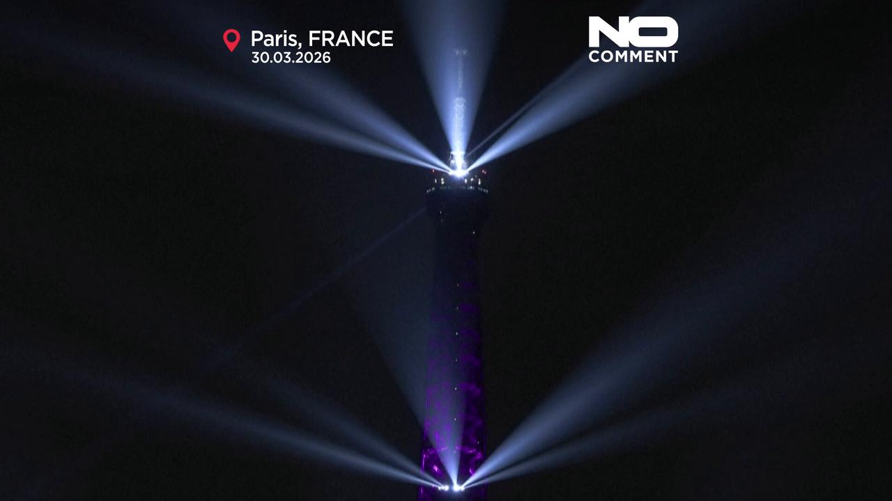 Video thumbnail for Eiffel Tower lights up in Paris for Celine Dion's return to the stage