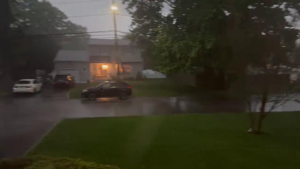 Video thumbnail for US: Thunderstorm brings heavy rainfall to Islip, NY.