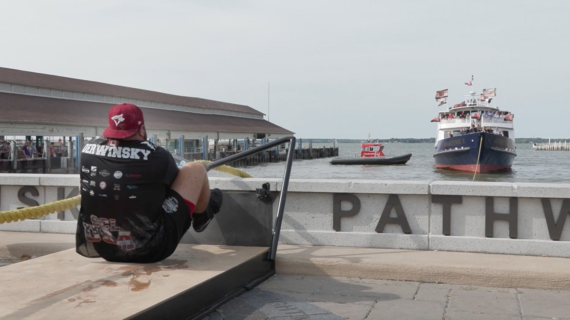 Video thumbnail for Heaviest boat pulled 20m (upper body) 118.82 tonnes (261,953 lb) by Wesley Derwinsky