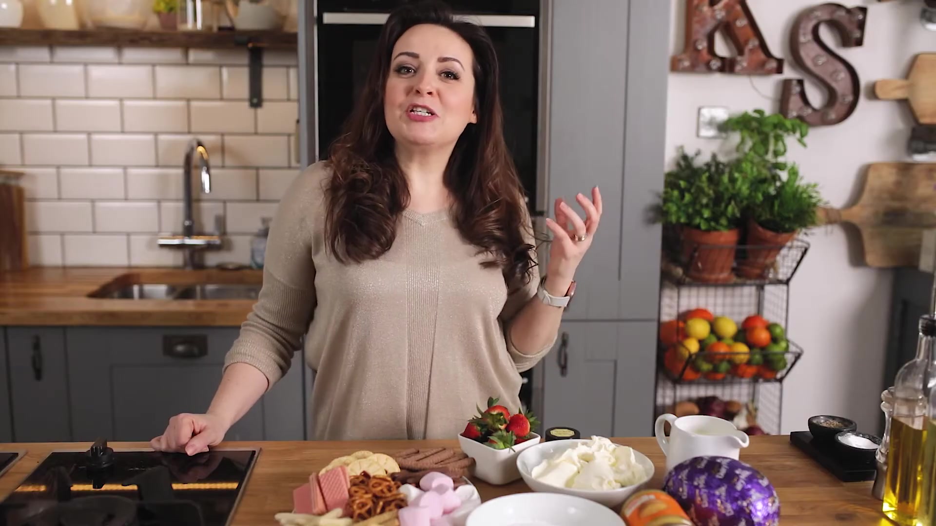 Video thumbnail for Giant Creme Egg Cheesecake Dip = Perfect Easter Recipe (1080p 24fps H264 128kbit AAC English)