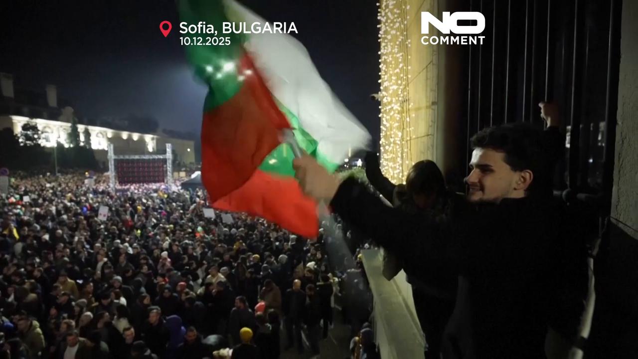 Video thumbnail for Tens of thousands of protesters rally against Bulgaria’s ruling coalition