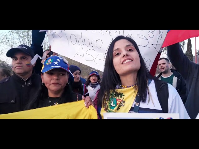 Video thumbnail for Venezolanos de Carlos Paz marcharon en contra de Maduro.