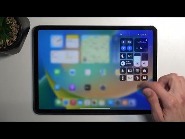 Video thumbnail for How to Turn On and Configure the Low Power Mode on the iPad Pro 4th Gen (2022)