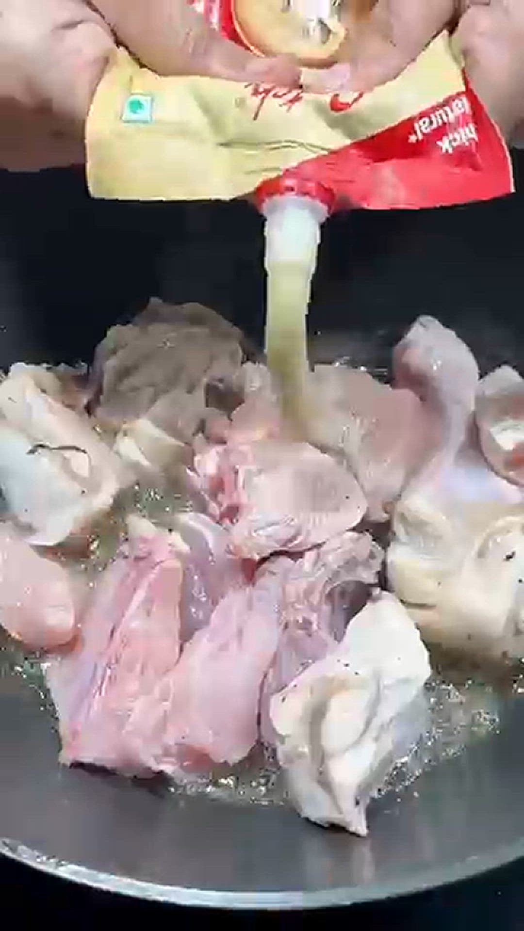 Video thumbnail for Hyderabadi_Chicken_Biryani_#shorts_#food_#asmr_#recipe_#biryani(360p)