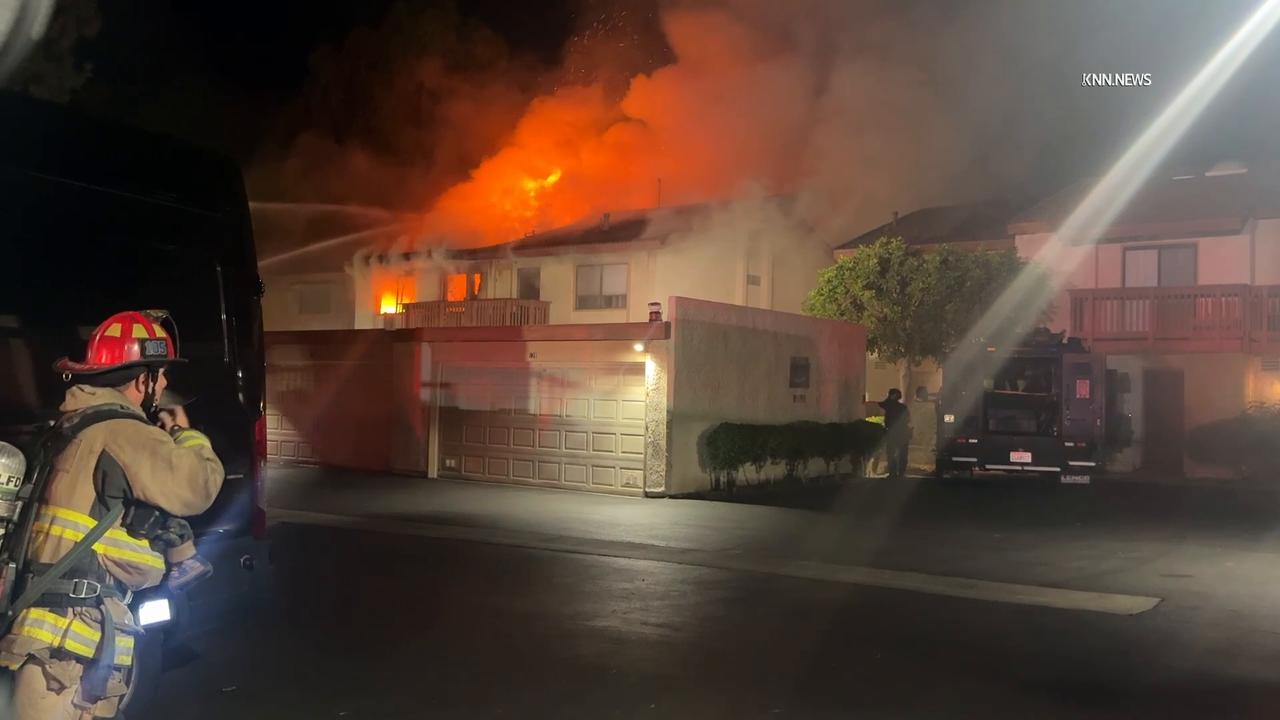 Video thumbnail for US, Los Angeles: Woodland Hills Police Standoff Escalates to Structure Fire.