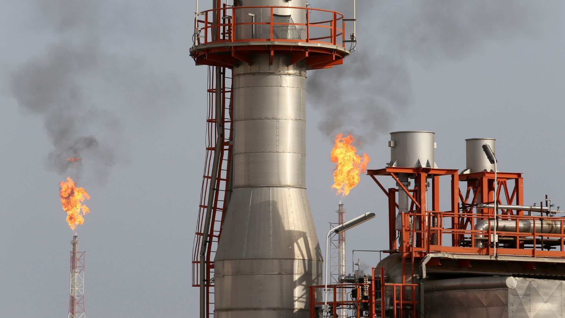 Video thumbnail for Three offshore platforms resume production at Iran’s South Pars gasfield