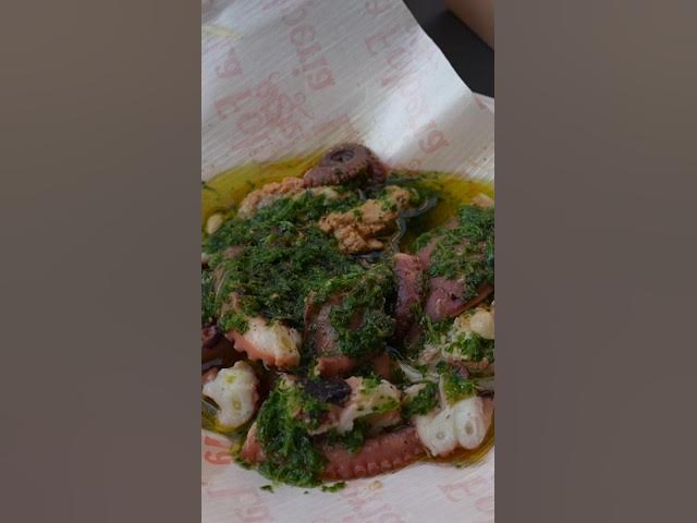 'Video thumbnail for Street food di pesce in centro a PADOVA 🐙'