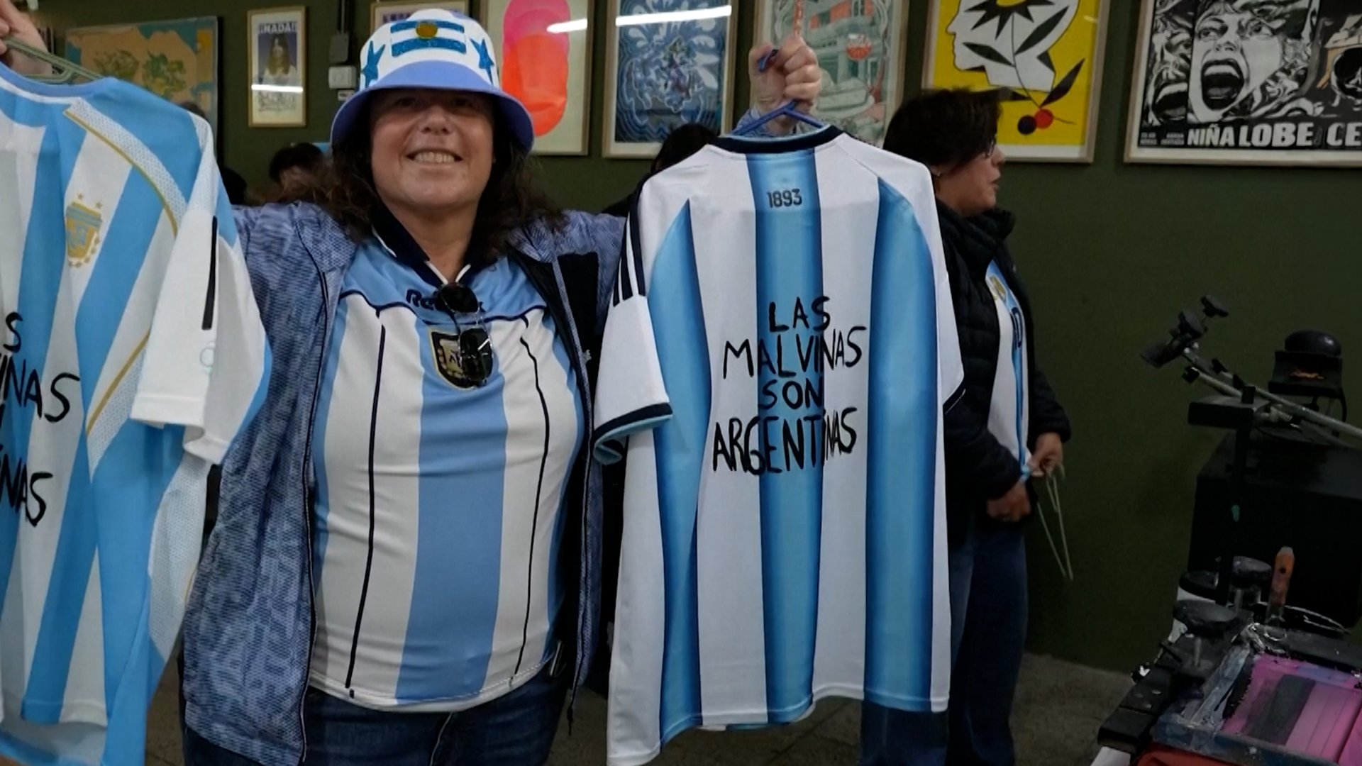 Video thumbnail for Controversial Argentina World Cup banner gets new life in print
