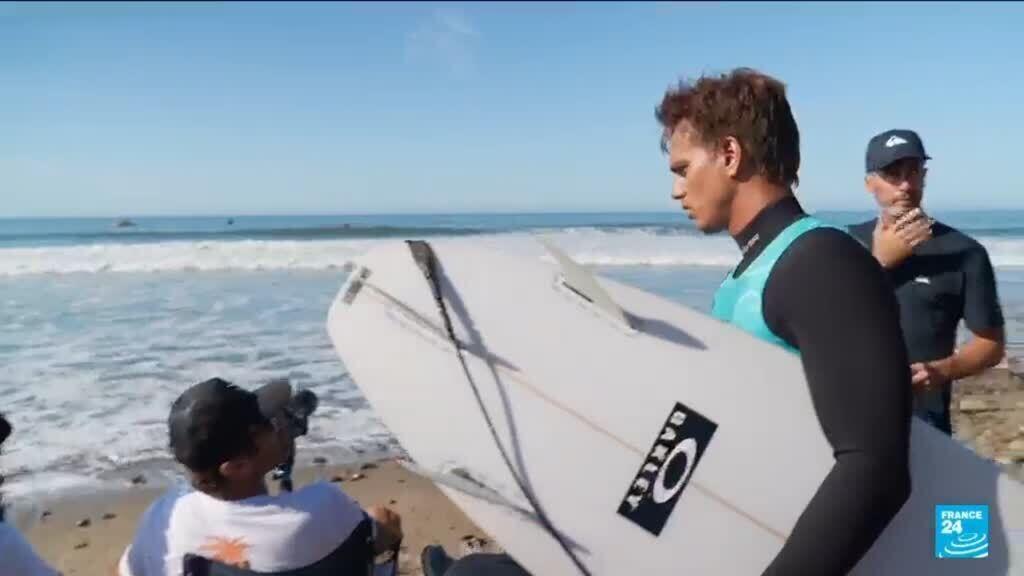 Video thumbnail for Surfing: France tests Olympic venue ahead of LA 2028