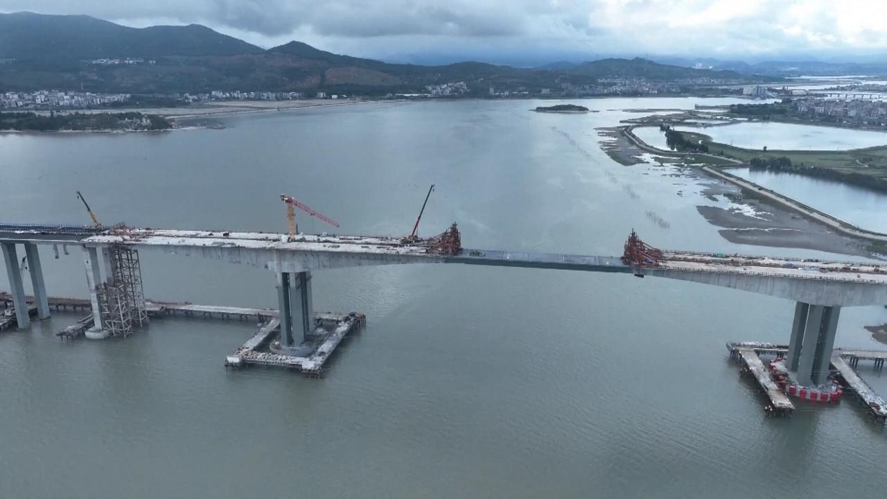Video thumbnail for China: China speeds up construction of national loop highway.