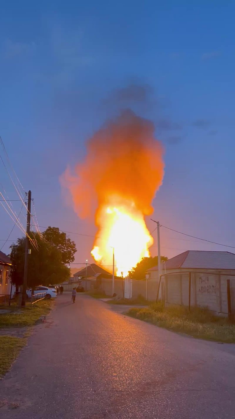 Video thumbnail for Huge Gas Pipeline Fire Erupts in Dagestan Neighborhood
