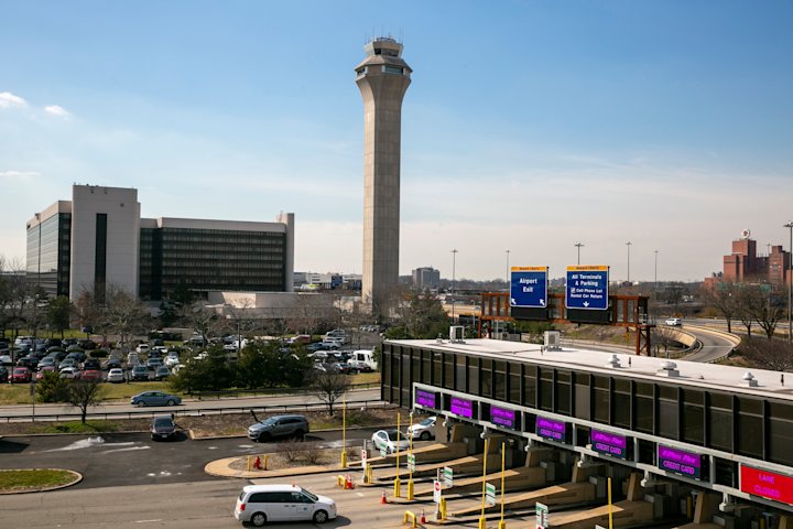 Video thumbnail for Labor Day weekend brings millions of travelers through Newark, other area airports