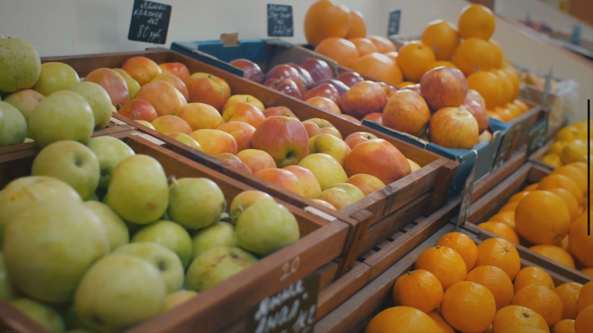 Video thumbnail for Exploring the Science and Factors Behind the Diverse Colors of Apples