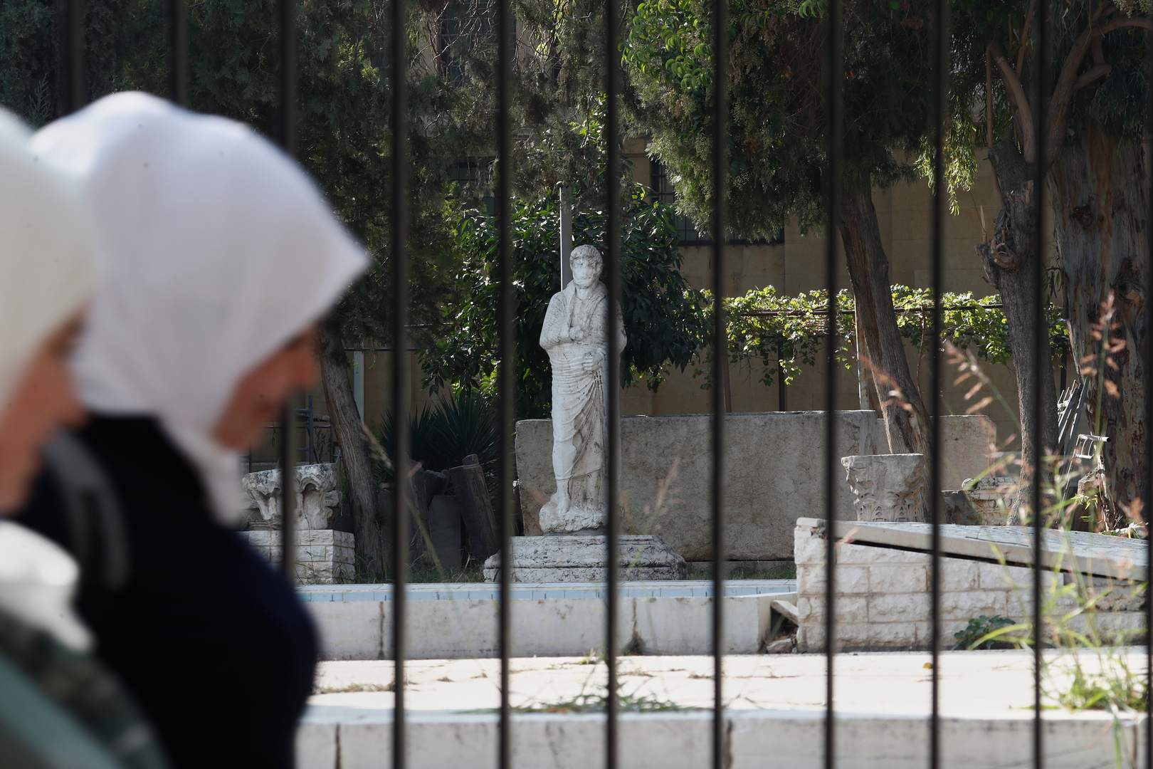 Video thumbnail for Roman-era statues stolen from Damascus museum
