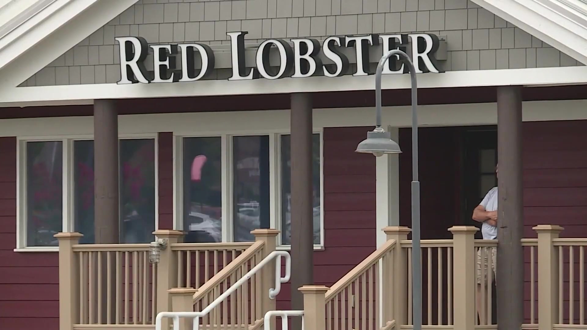 Video thumbnail for Avoid These Seafood Chains If You Care About Fresh Fish