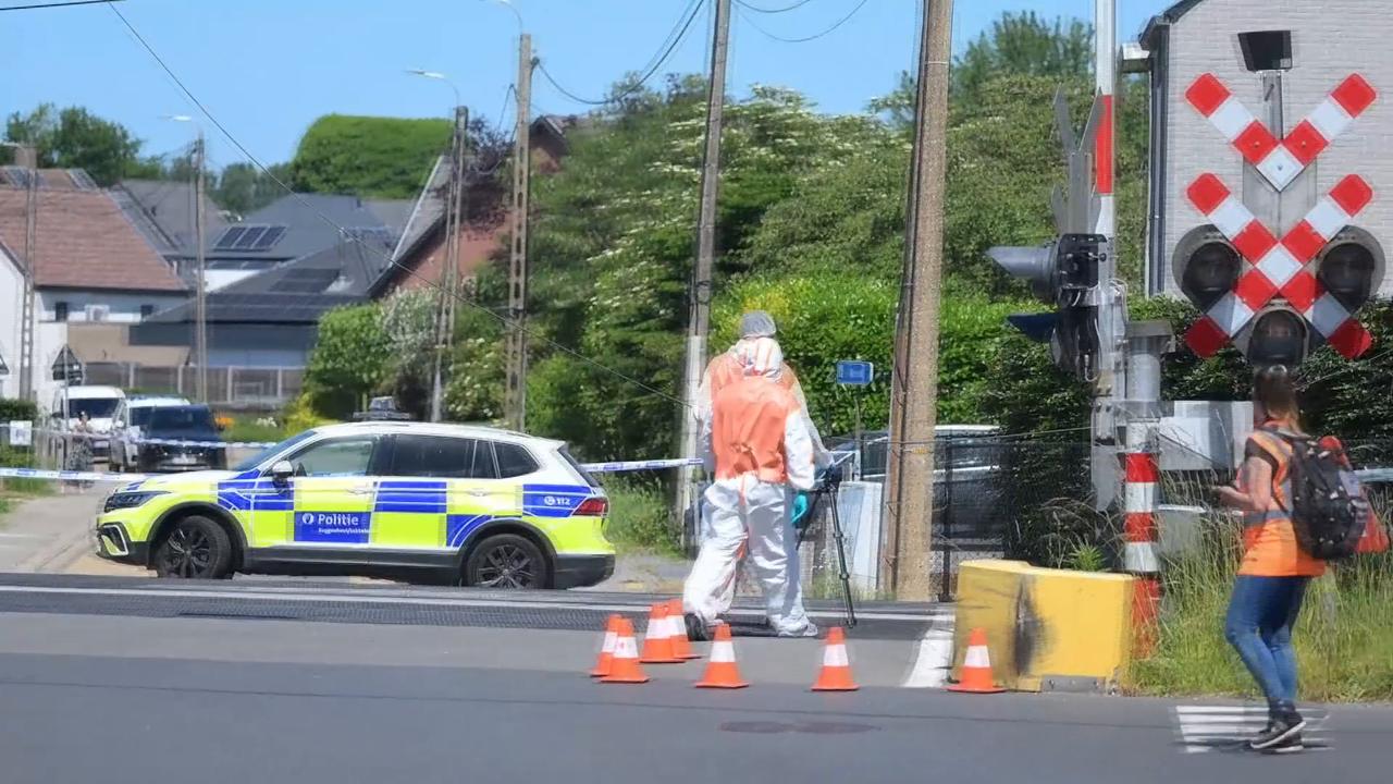 Video thumbnail for Belgium: 4 killed after train collides with school bus in Belgium.