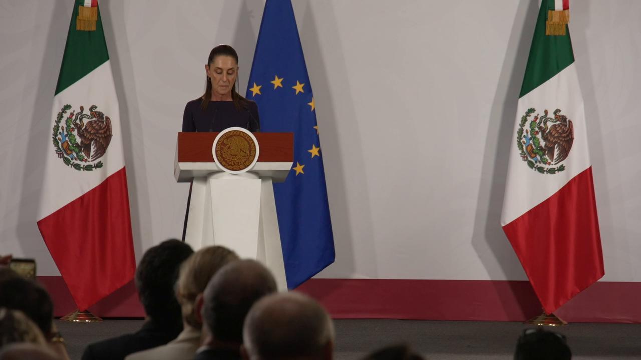 Video thumbnail for Mexico: EU, Mexico sign updated free trade agreements to boost economic cooperation.