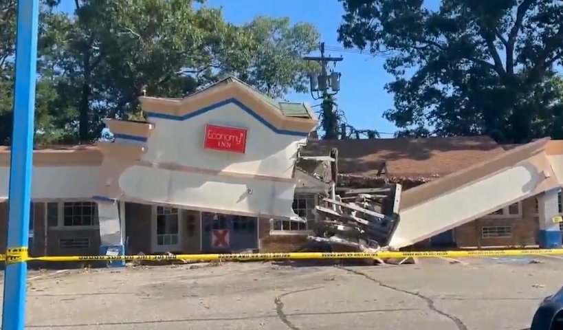 Video thumbnail for Dramatic video shows motel collapse in Wall Township