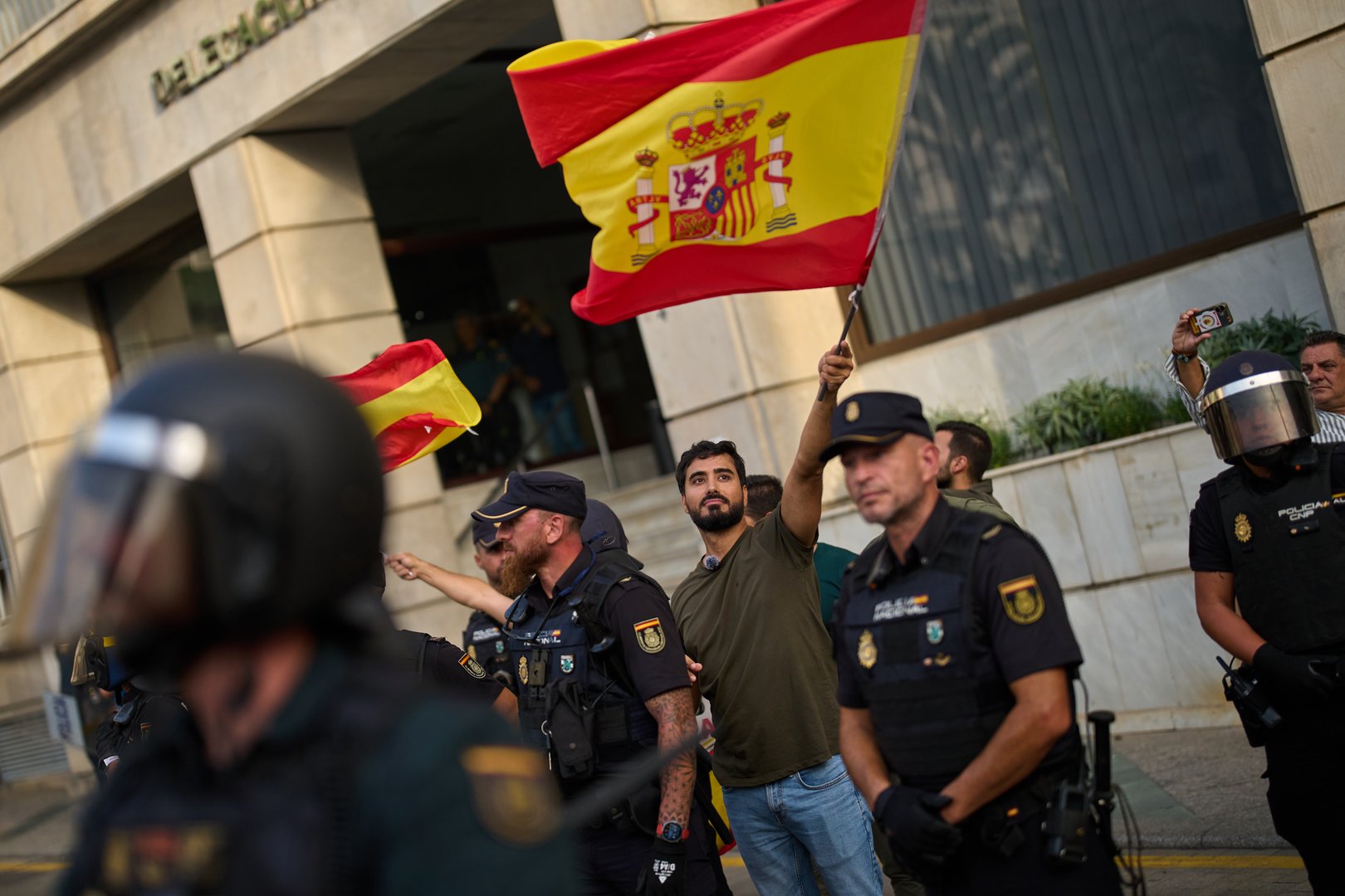 Video thumbnail for Residents of Spain’s Ceuta shut down far-right anti-migrant rally