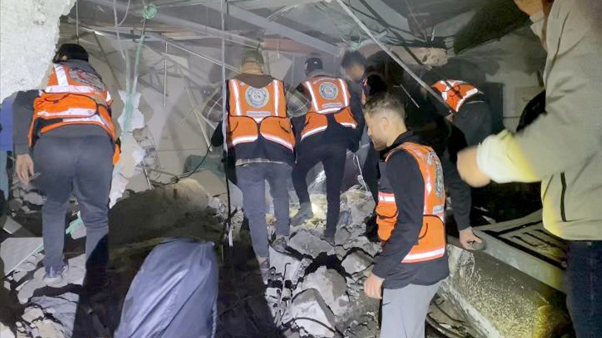 Video thumbnail for Israeli forces attack al-Ahli Arab Hospital in Gaza City