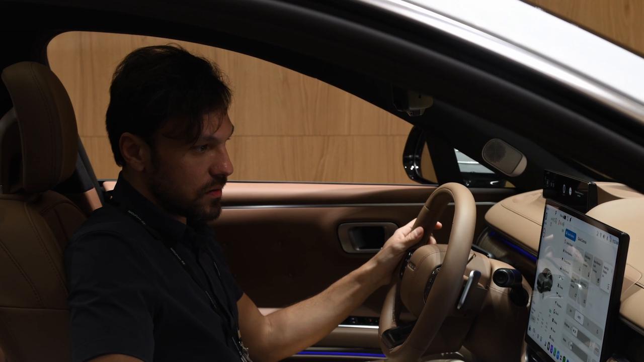Video thumbnail for Hyundai’s Pleos Puts a New Operating System in the Car