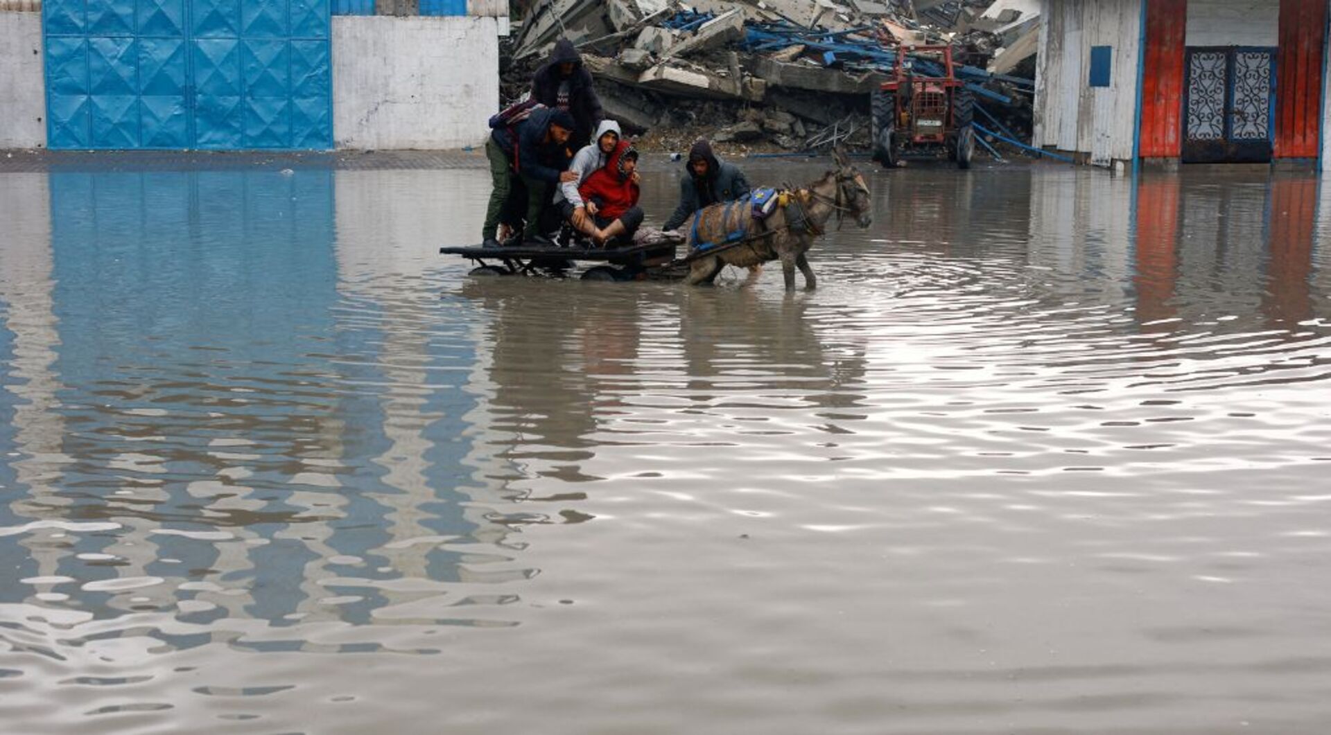 Video thumbnail for Gaza residents struggle in floodwaters as heavy rain worsens winter misery