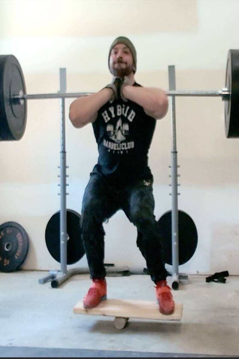 Video thumbnail for Heaviest weighted front squat on a balance board - 123.42 kg (272.09 lb) by Dan Galanto