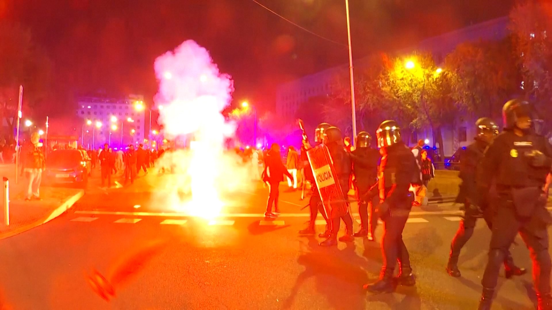 Video thumbnail for Riot police deployed in Madrid as protests erupt over deadly train crash