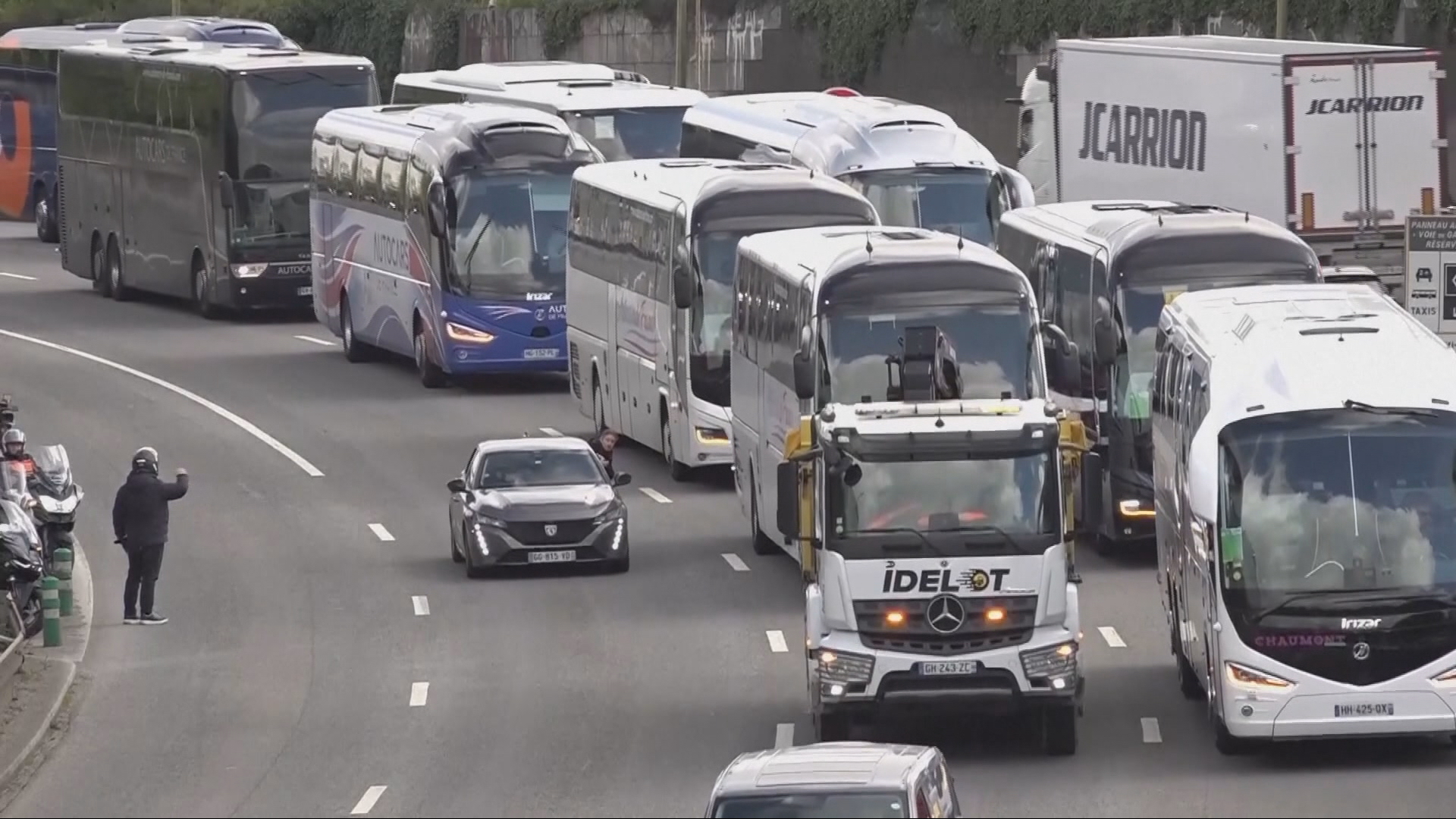 Video thumbnail for G7 ministers tackle fallout of war on Iran: Truckers in France rally to protest rising fuel price