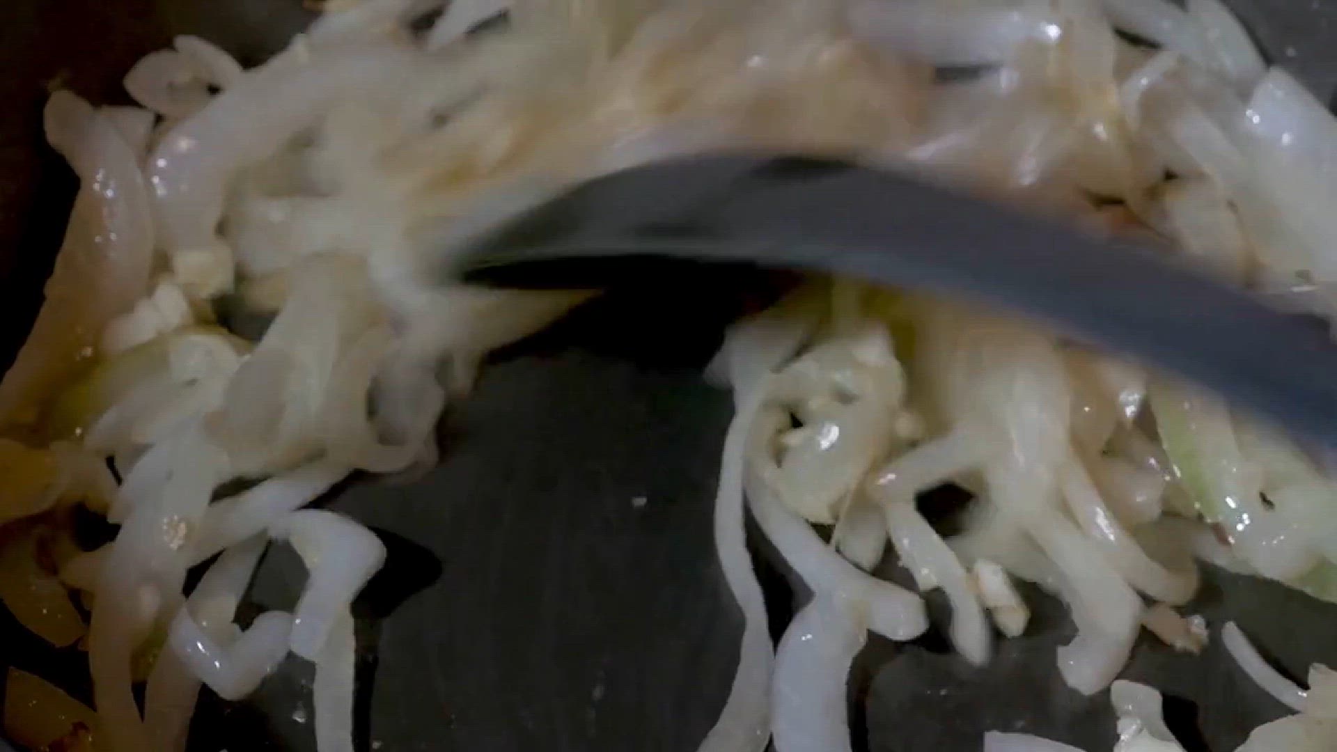 Video thumbnail for Ultimate Homemade Chicago-Style Deep Dish Pizza Recipe