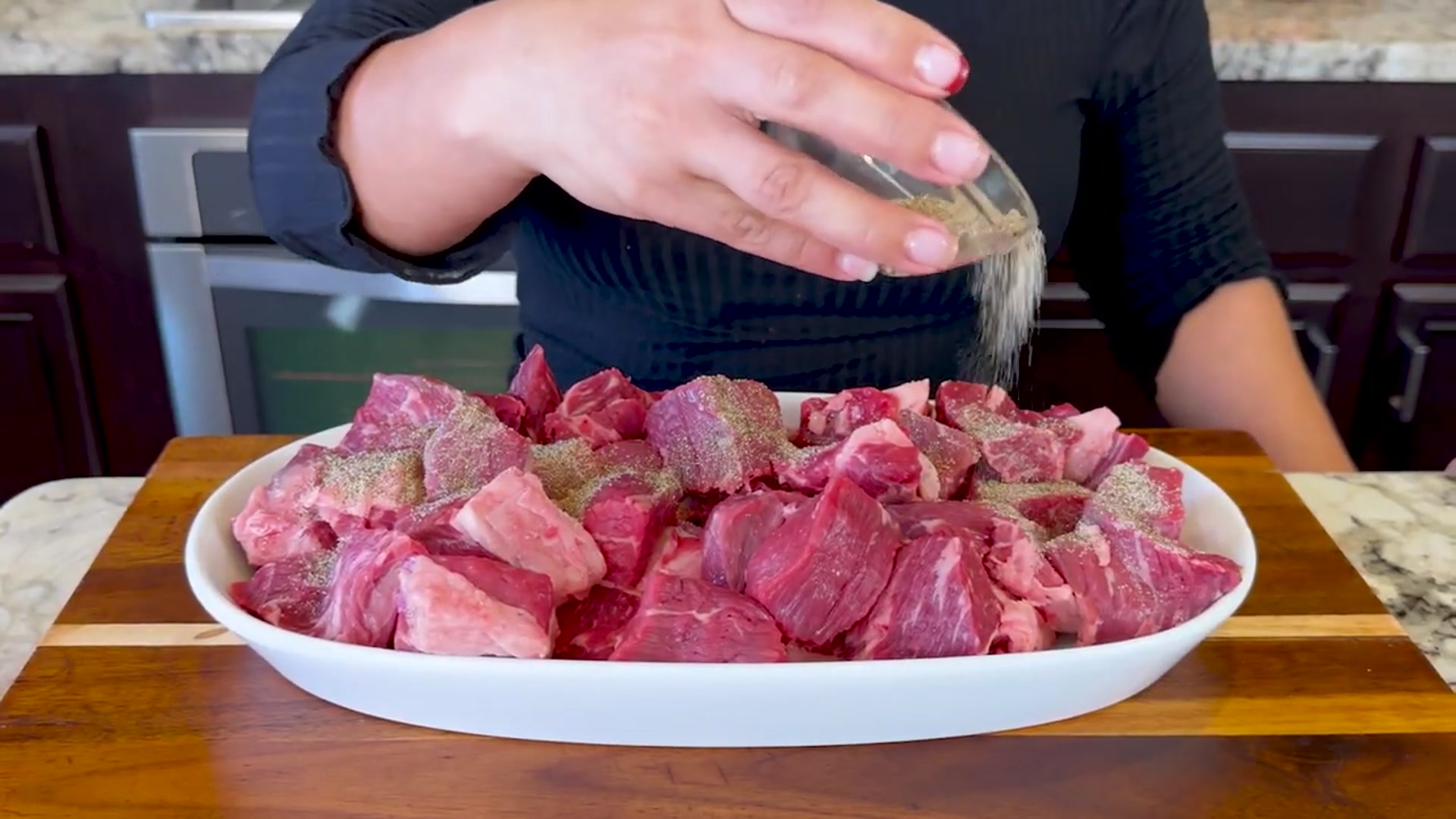 Video thumbnail for How to make Mexican Red Chili Beef Stew Carne con Chile Colorado(720P_60FPS)