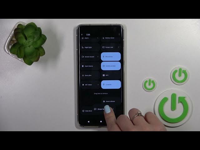 Video thumbnail for How to Edit Notification Panel Shortcuts on MOTOROLA Edge 30 Fusion - Adjust shortcut icons