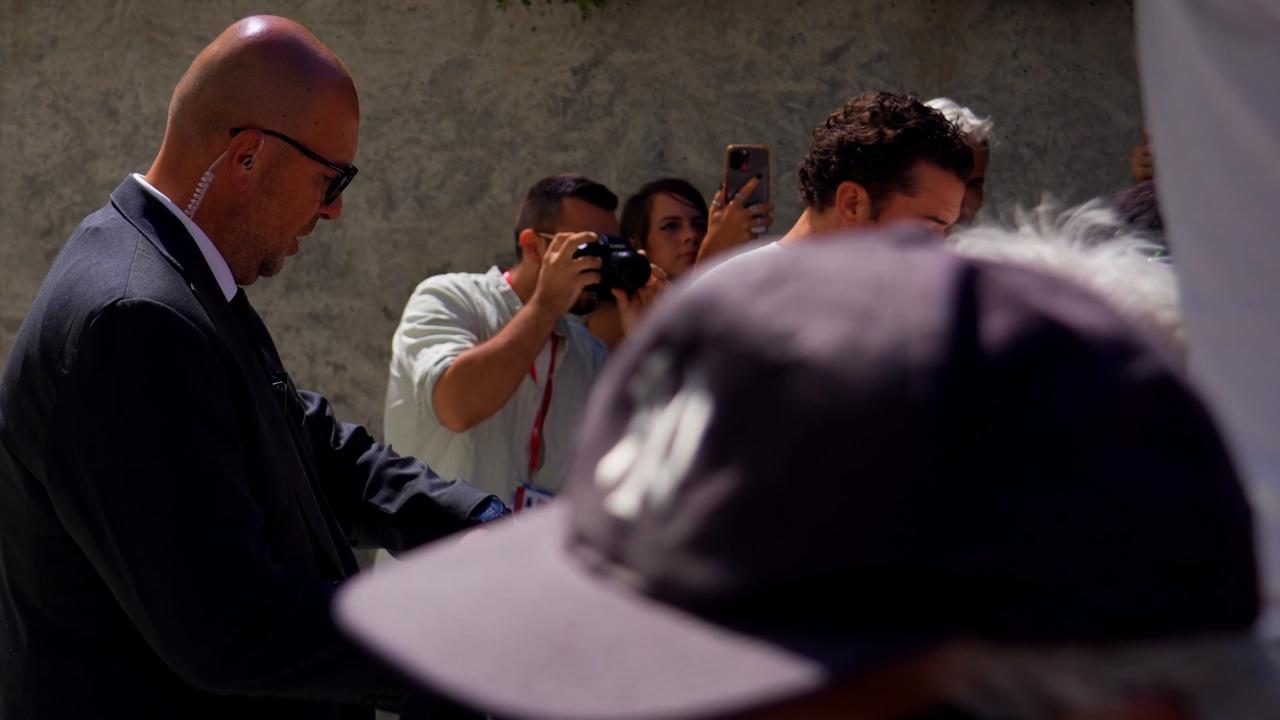 Video thumbnail for "Video _83. Internationale Filmfestspiele in Venedig: "Bucking Fastard"arrivo in darsena".